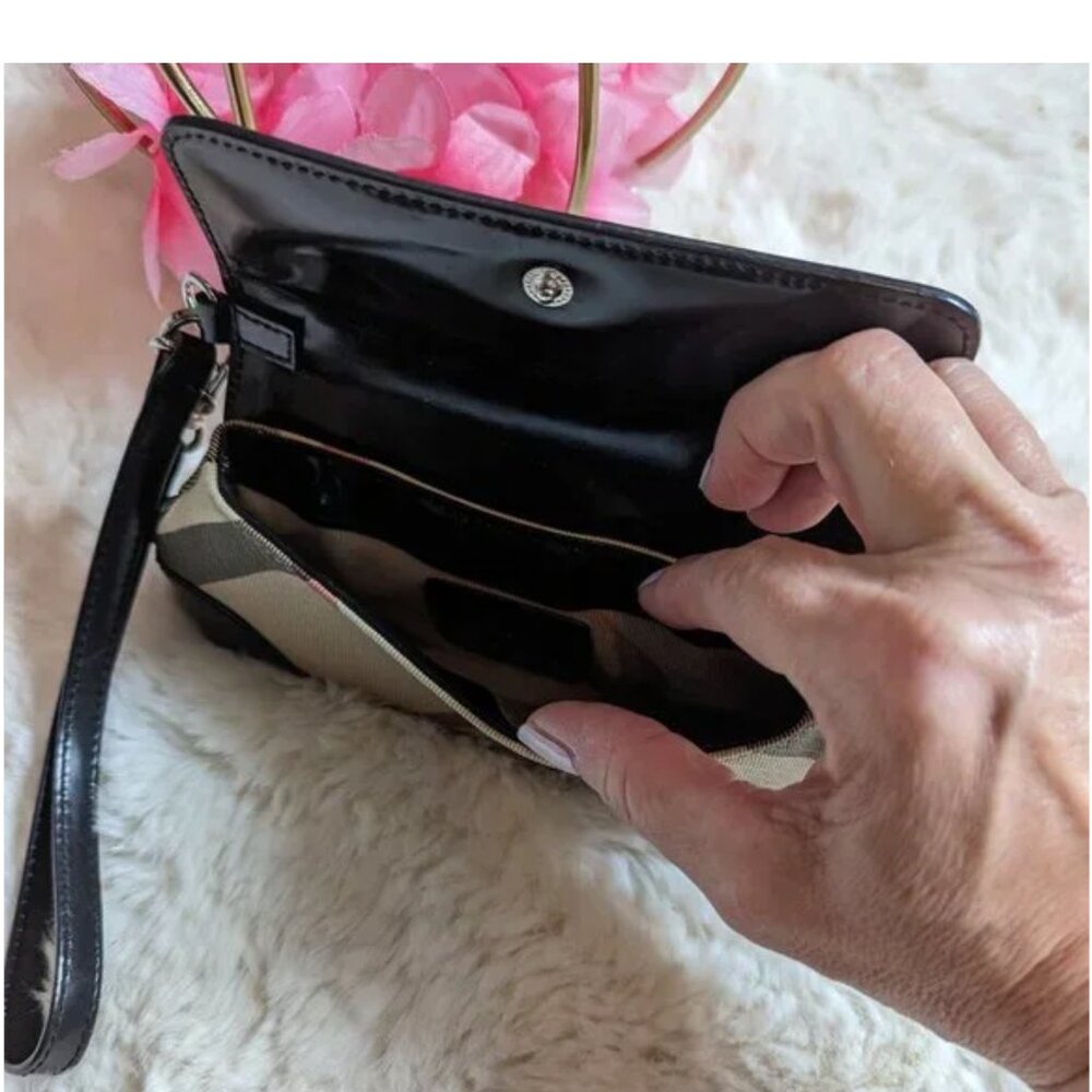Burberry Wristlet with COA - Picture 2 of 6